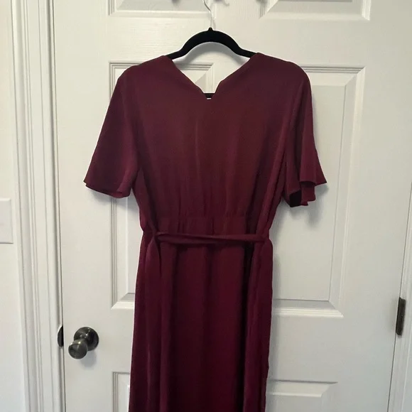✨ The Dell Woven Wrap Dress in Burgundy - Picture 3 of 8